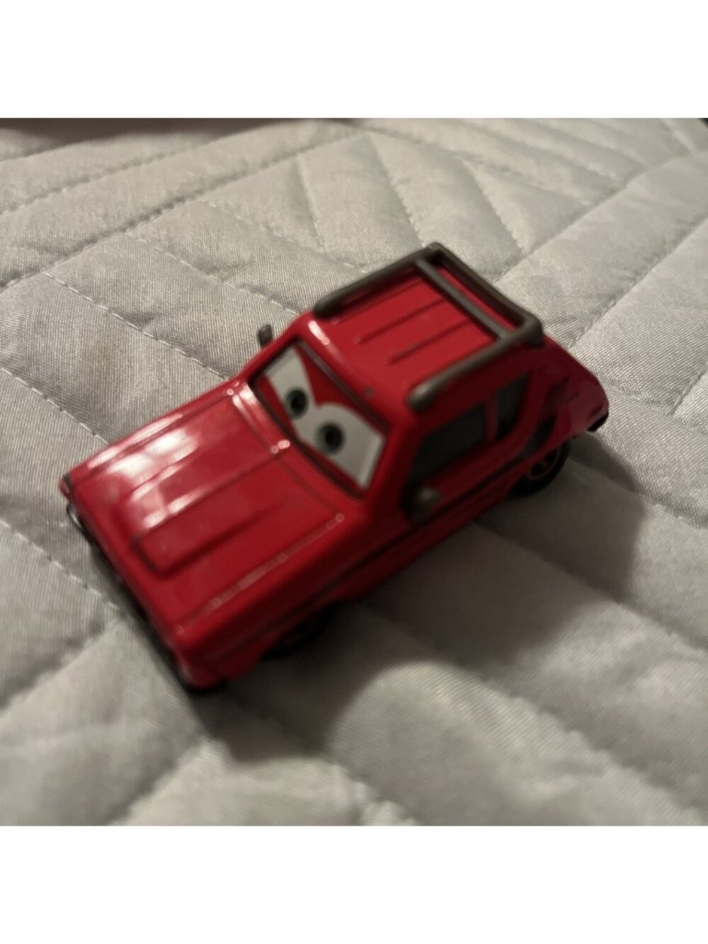 Disney Pixar Cars 2 - TYLER GREMLIN - Lemons Red Grem